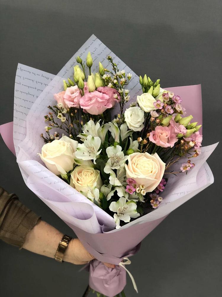 Букет цветов из: Альстромерии, Розы и Лизиантусы в Стародубском