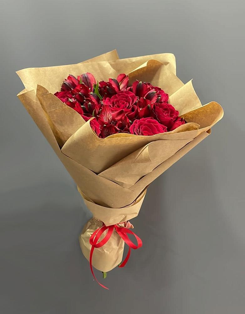 Букет цветов из: Альстромерии и Розы в Стародубском