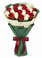 Букет Микс из красных и белых роз в Стародубском