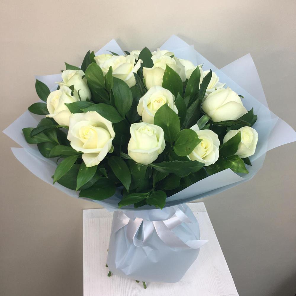 Букет 15 Белых роз Проуд в Стародубском