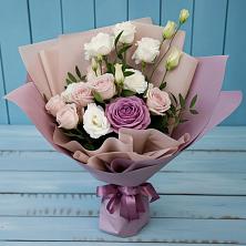 Букет цветов из:  Розы и Лизиантусы в Стародубском