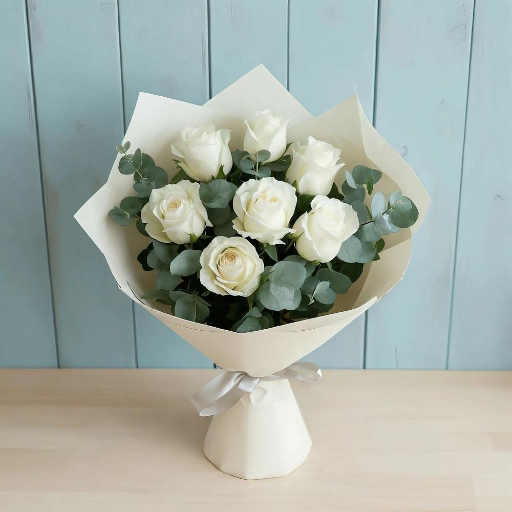 Букет Белые розы в Эвкалипте в Стародубском
