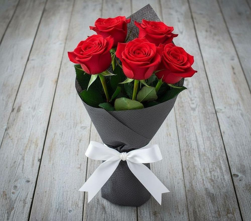 Букет 5 Красных роз Эдлесс Лав в Стародубском