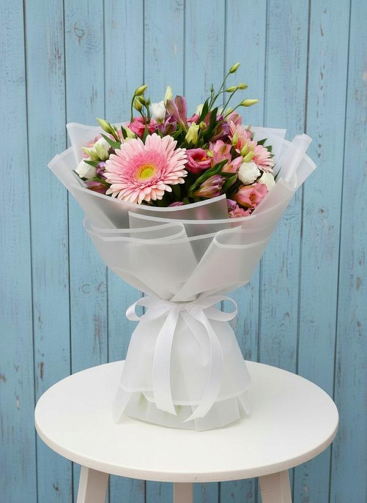 Букет цветов из: Герберы, Альстромерии и Лизиантусы в Стародубском