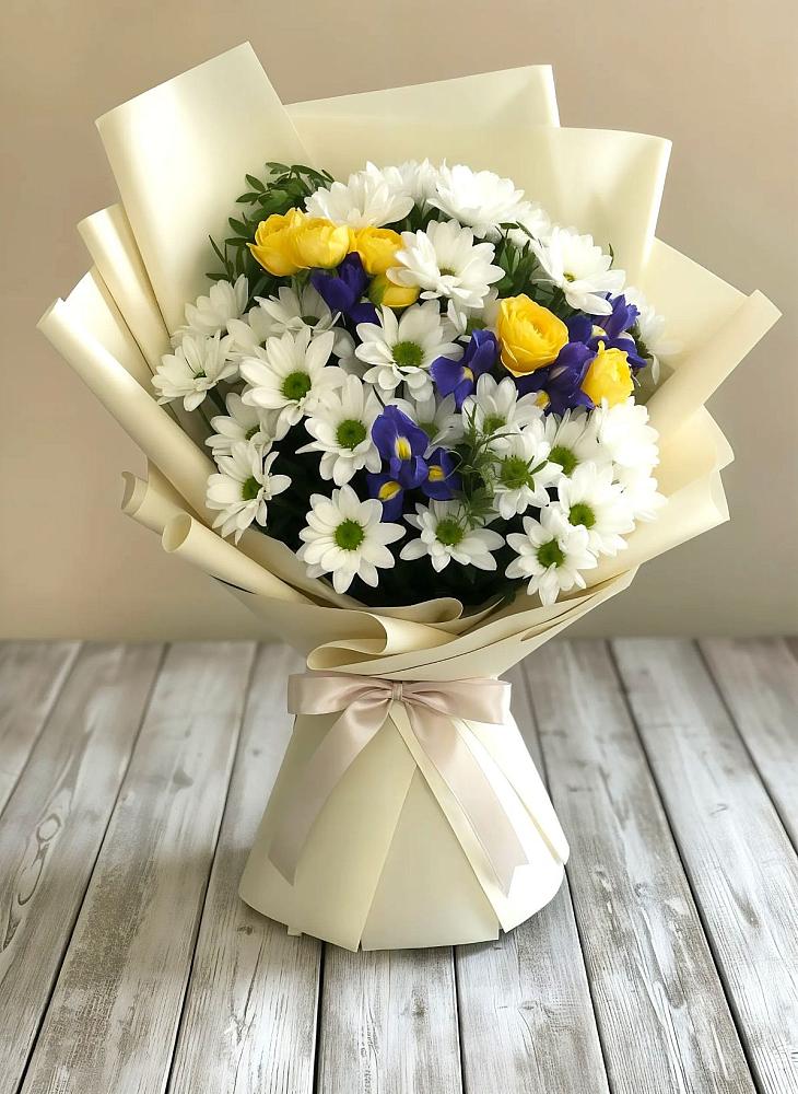 Букет цветов из: Ирисы, Хризантемы и Розы в Стародубском