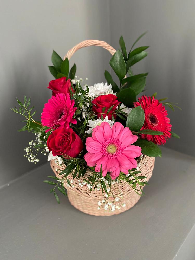 Цветочная композиция из Розы, Хризантемы и Герберы в корзине в Стародубском