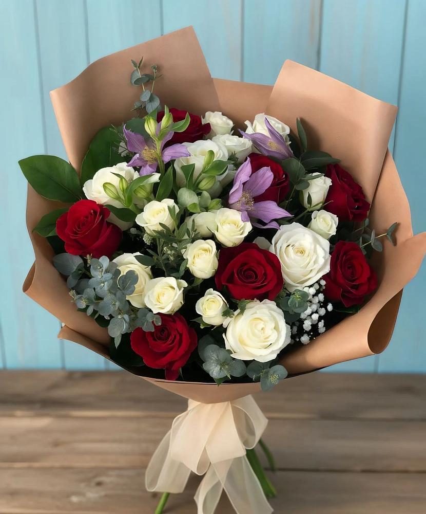 Букет цветов из: Розы и Альстромерии в Стародубском