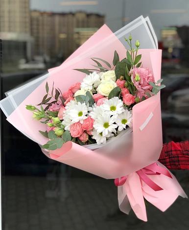 Букет цветов из: Розы, Лизиантусы и Хризантемы в Стародубском